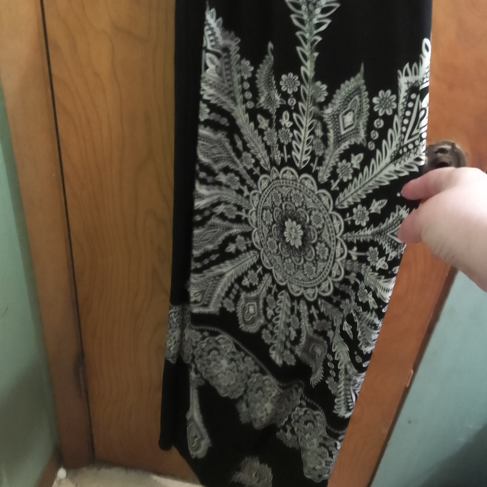 Black and White Printed Maxi Dress - Women - Picture 5 of 13